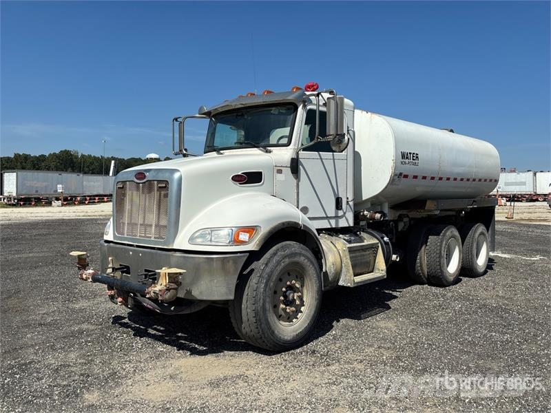 Peterbilt 348 صهاريج مياه