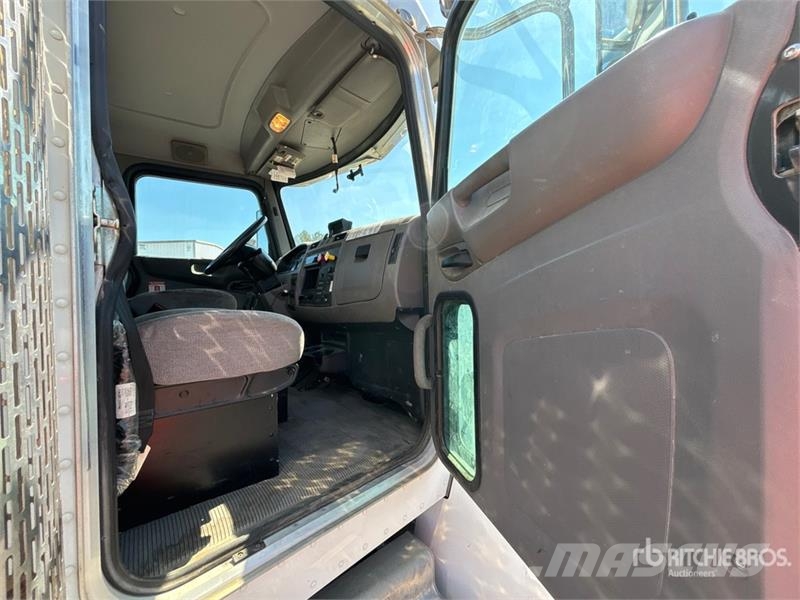 Peterbilt 348 صهاريج مياه