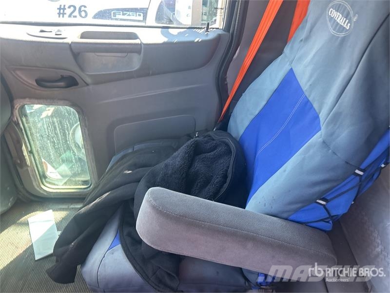 Peterbilt 348 Kamioni sa otvorenim sandukom