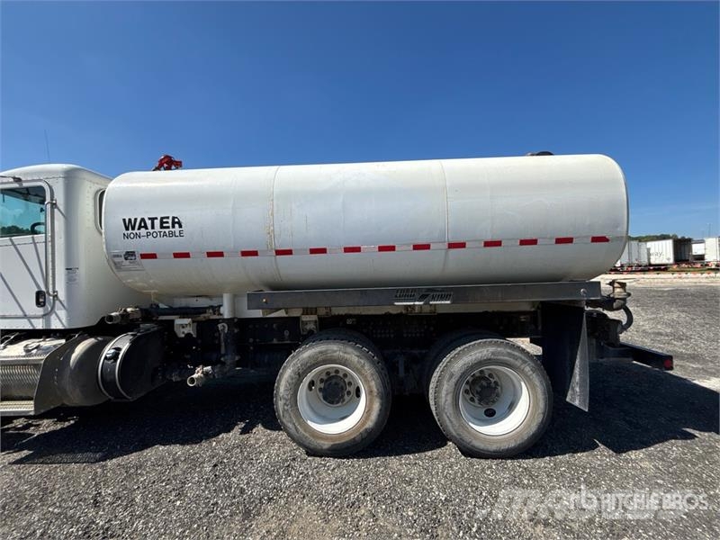 Peterbilt 348 صهاريج مياه