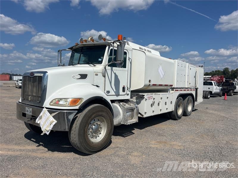 Peterbilt 348 2000 gal 6x4 Fuel and Lube Truck Cisternové vozy