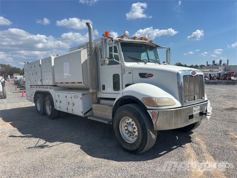 Peterbilt 348 2000 gal 6x4 Fuel and Lube Truck Cisternové vozy