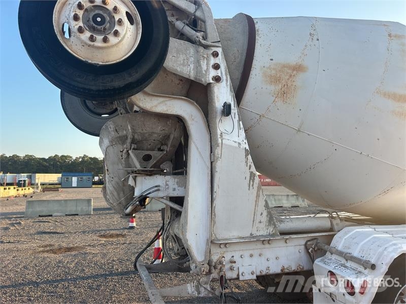 Peterbilt 357 8x4 Mixer Truck Cementbil