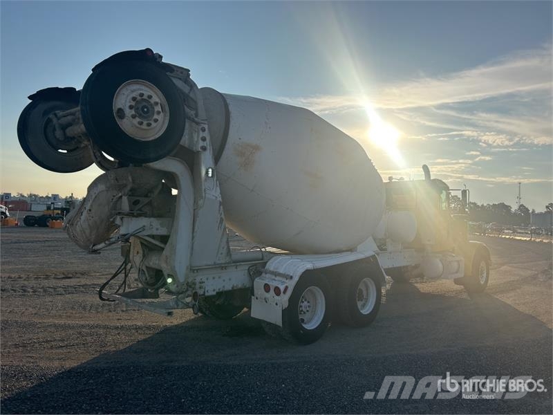 Peterbilt 357 8x4 Mixer Truck Cementbil