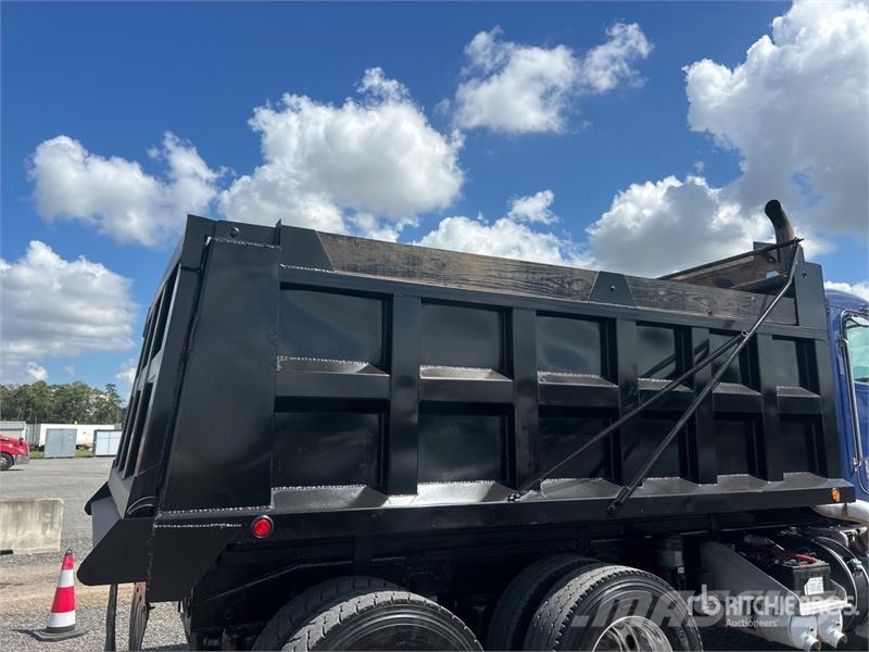 Peterbilt 365 شاحنات قلابة