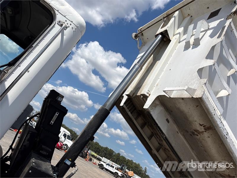 Peterbilt 365 Tipper trucks