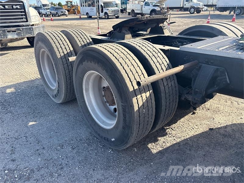 Peterbilt 365 中古トラクターヘッド | トレーラーヘッド