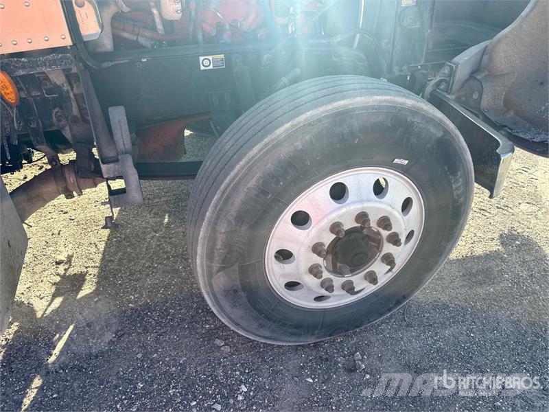 Peterbilt 365 中古トラクターヘッド | トレーラーヘッド