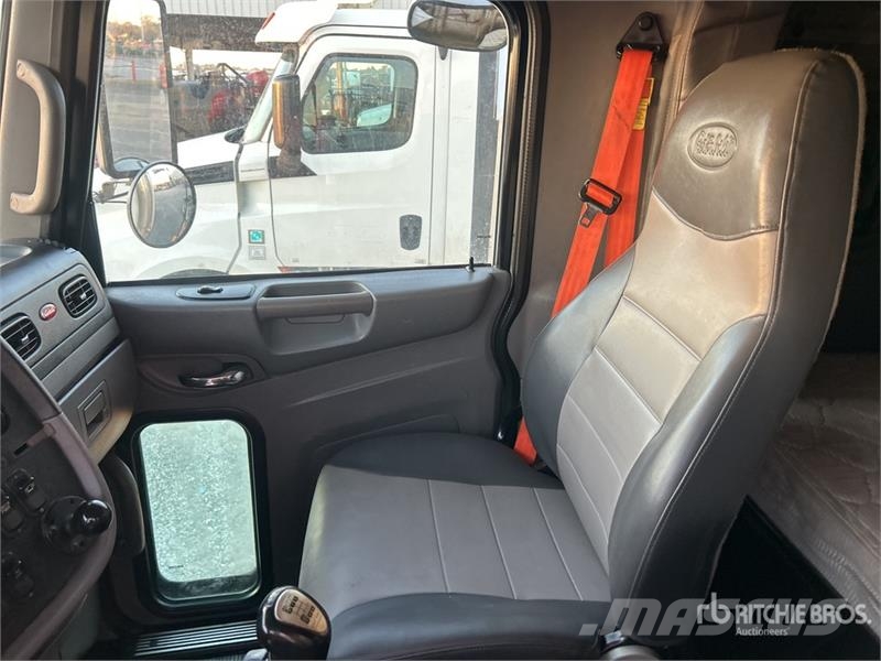 Peterbilt 365 Trekkers