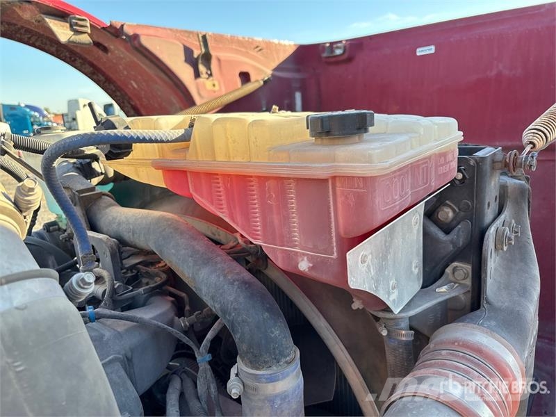 Peterbilt 365 8x4 Tri/A Day Cab Truck Tractor Trekkvogner