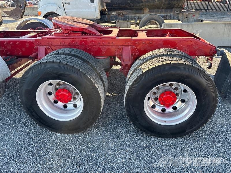 Peterbilt 365 8x4 Tri/A Day Cab Truck Tractor Trekkvogner