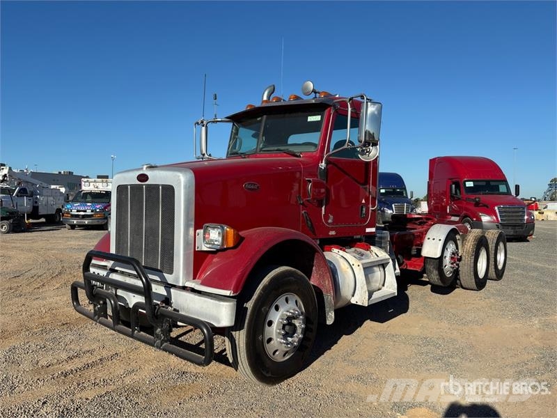 Peterbilt 365 8x4 Tri/A Day Cab Truck Tractor Trekkvogner