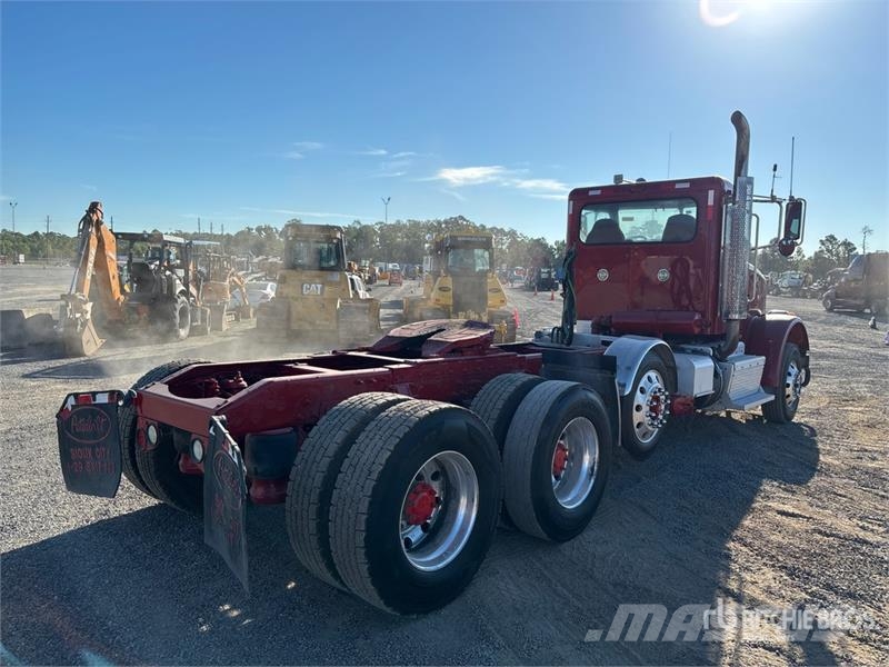 Peterbilt 365 8x4 Tri/A Day Cab Truck Tractor Trekkvogner