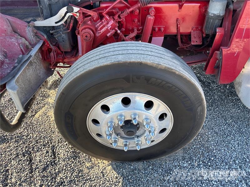Peterbilt 365 8x4 Tri/A Day Cab Truck Tractor Trekkvogner