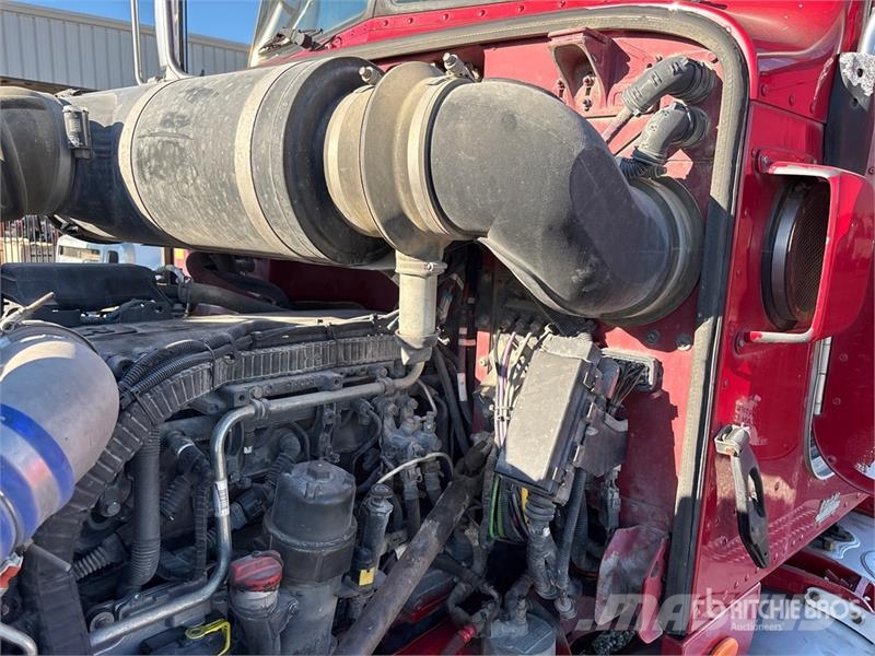 Peterbilt 365 8x4 Tri/A Day Cab Truck Tractor Trekkvogner