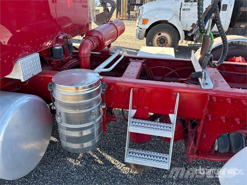 Peterbilt 365 8x4 Tri/A Day Cab Truck Tractor Trekkvogner