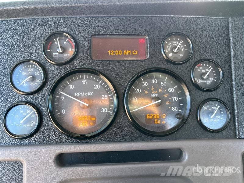 Peterbilt 365 8x4 Tri/A Day Cab Truck Tractor Trekkvogner
