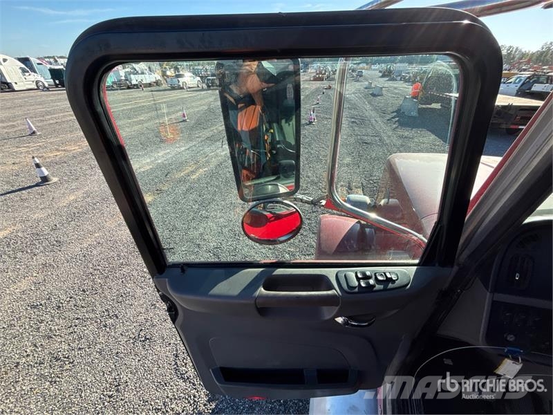 Peterbilt 365 8x4 Tri/A Day Cab Truck Tractor Trekkvogner