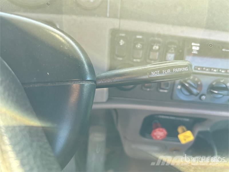 Peterbilt 365 8x4 Tri/A Day Cab Truck Tractor Trekkvogner