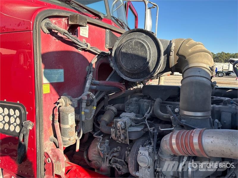 Peterbilt 365 8x4 Tri/A Day Cab Truck Tractor Trekkvogner