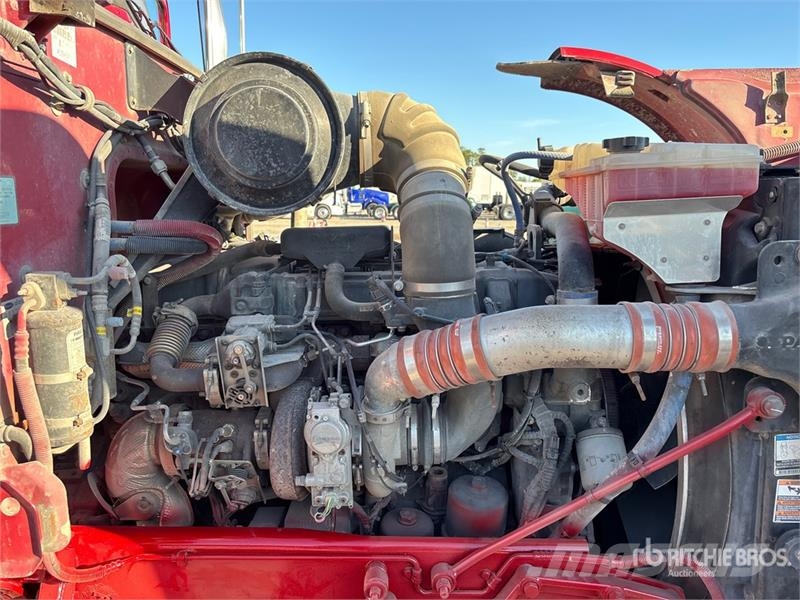 Peterbilt 365 8x4 Tri/A Day Cab Truck Tractor Trekkvogner