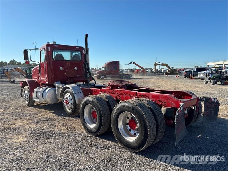 Peterbilt 365 8x4 Tri/A Day Cab Truck Tractor Trekkvogner