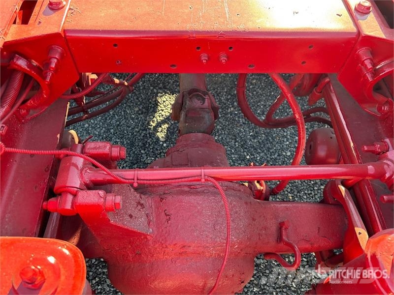 Peterbilt 365 8x4 Tri/A Day Cab Truck Tractor Trekkvogner