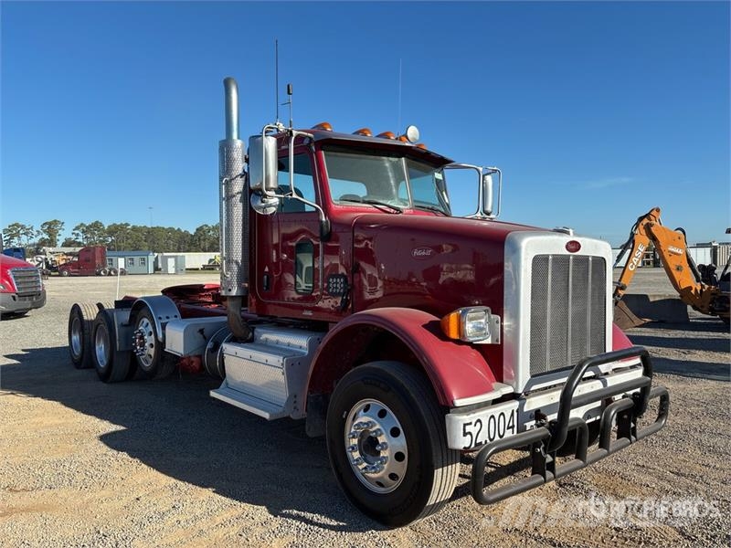 Peterbilt 365 8x4 Tri/A Day Cab Truck Tractor Trekkvogner
