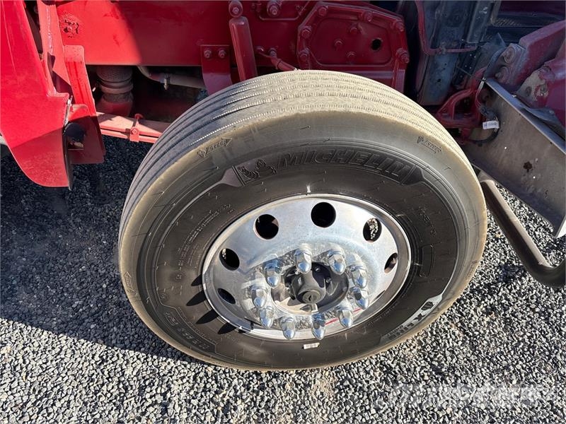 Peterbilt 365 8x4 Tri/A Day Cab Truck Tractor Trekkvogner
