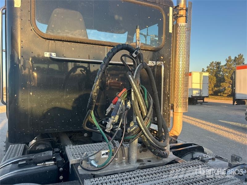 Peterbilt 367 中古トラクターヘッド | トレーラーヘッド
