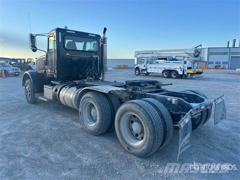 Peterbilt 367 中古トラクターヘッド | トレーラーヘッド