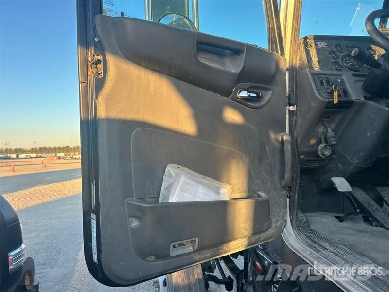 Peterbilt 367 中古トラクターヘッド | トレーラーヘッド