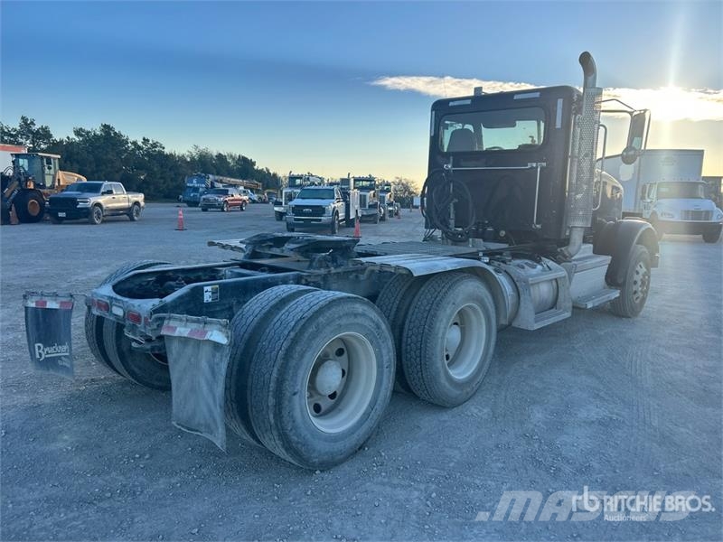 Peterbilt 367 中古トラクターヘッド | トレーラーヘッド