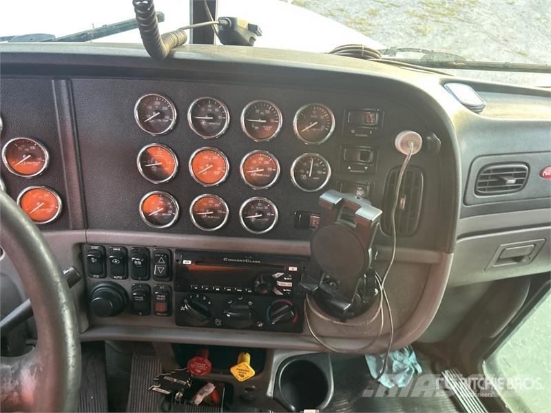 Peterbilt 367 Pašizgāzējs