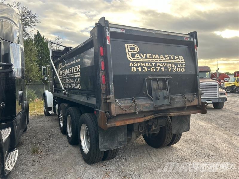 Peterbilt 367 Pašizgāzējs