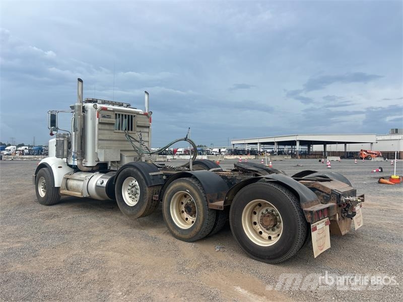 Peterbilt 367 牵引车