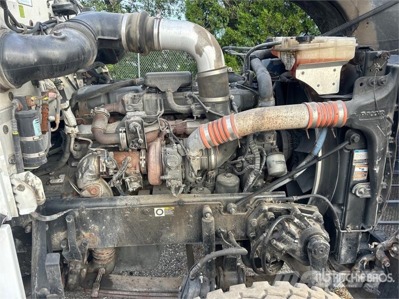 Peterbilt 367 Pašizgāzējs