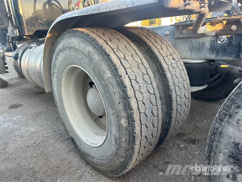 Peterbilt 367 中古トラクターヘッド | トレーラーヘッド