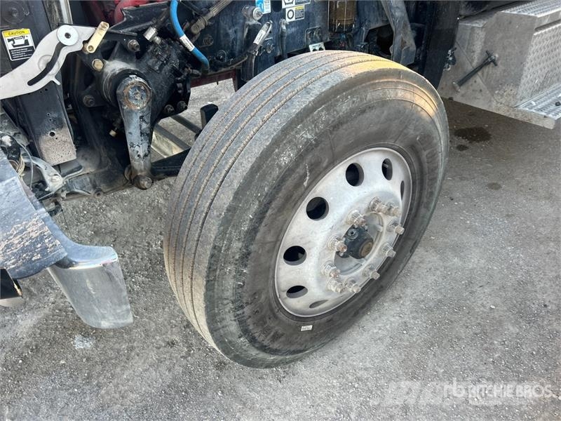 Peterbilt 367 中古トラクターヘッド | トレーラーヘッド