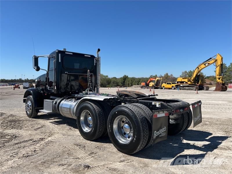 Peterbilt 367 وحدات الجر