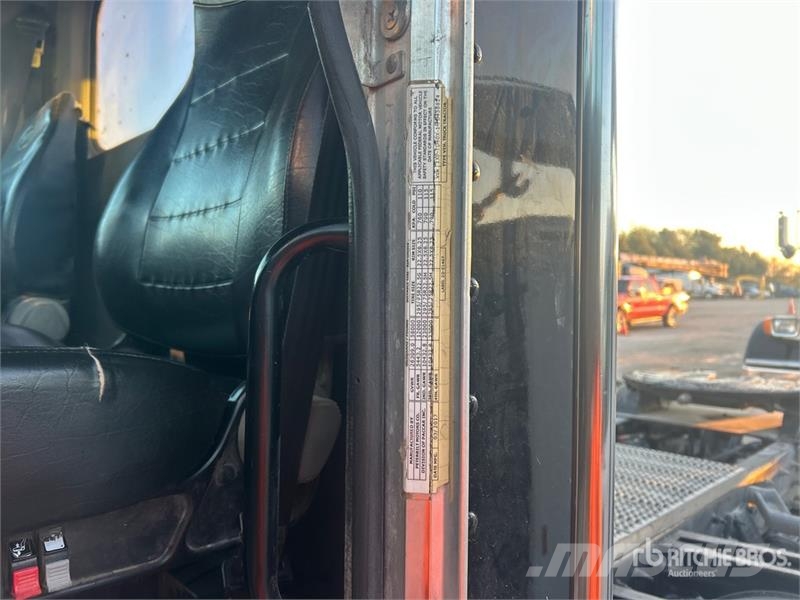 Peterbilt 367 中古トラクターヘッド | トレーラーヘッド