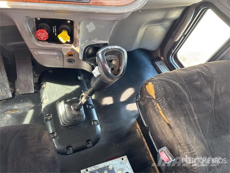 Peterbilt 367 Kurtaricilar