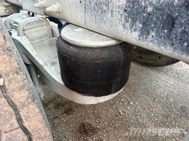 Peterbilt 367 中古トラクターヘッド | トレーラーヘッド
