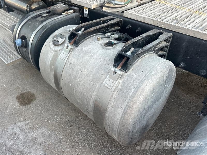 Peterbilt 367 中古トラクターヘッド | トレーラーヘッド