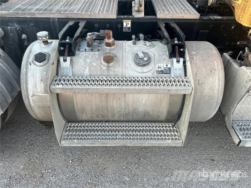 Peterbilt 367 中古トラクターヘッド | トレーラーヘッド