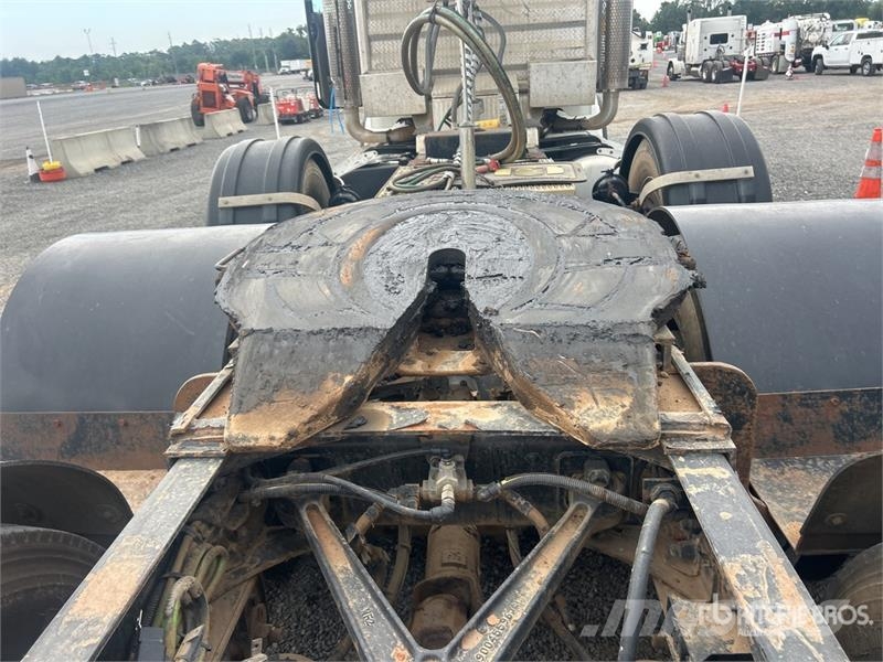 Peterbilt 367 牵引车