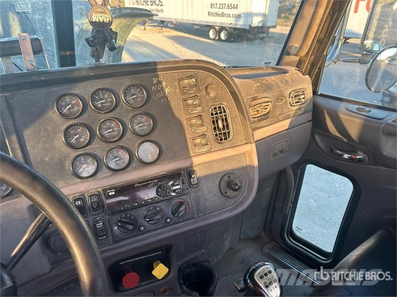 Peterbilt 367 中古トラクターヘッド | トレーラーヘッド