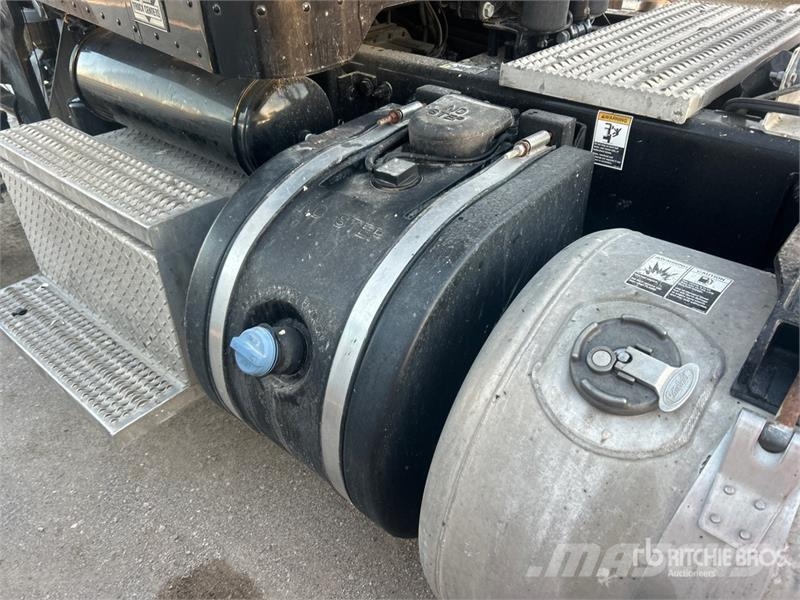 Peterbilt 367 中古トラクターヘッド | トレーラーヘッド