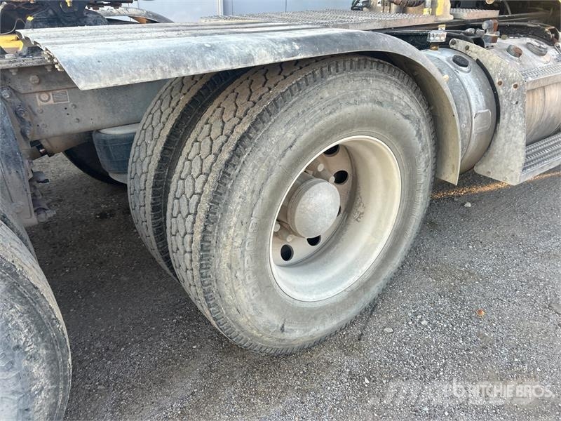Peterbilt 367 中古トラクターヘッド | トレーラーヘッド