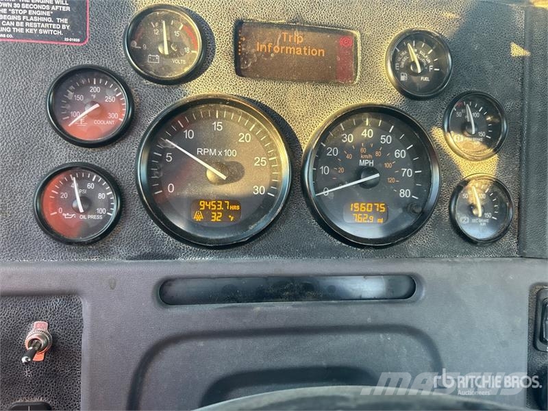 Peterbilt 367 中古トラクターヘッド | トレーラーヘッド